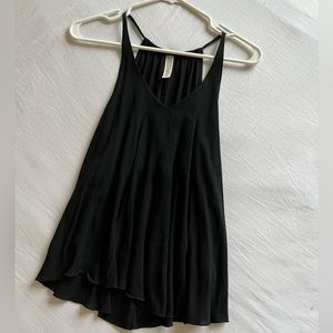 Women’s black Flowy tank
